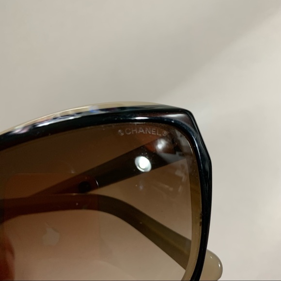 18) CHANEL oversized two-tone acetate SUNGLASSES w/case - Picture 11 of 11